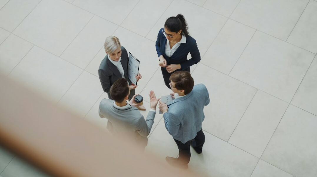 modern business leader team meeting